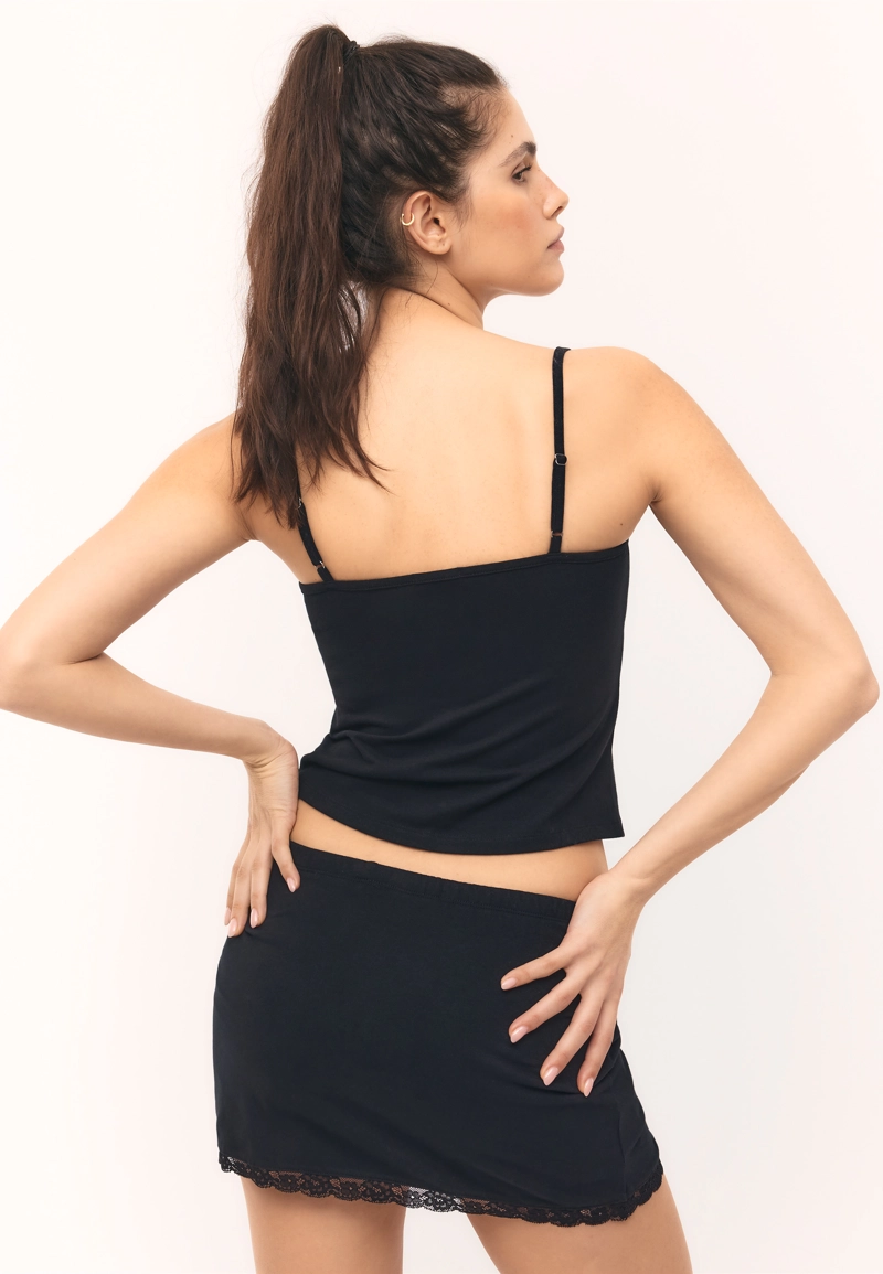 Топ на бретелях с кружевом