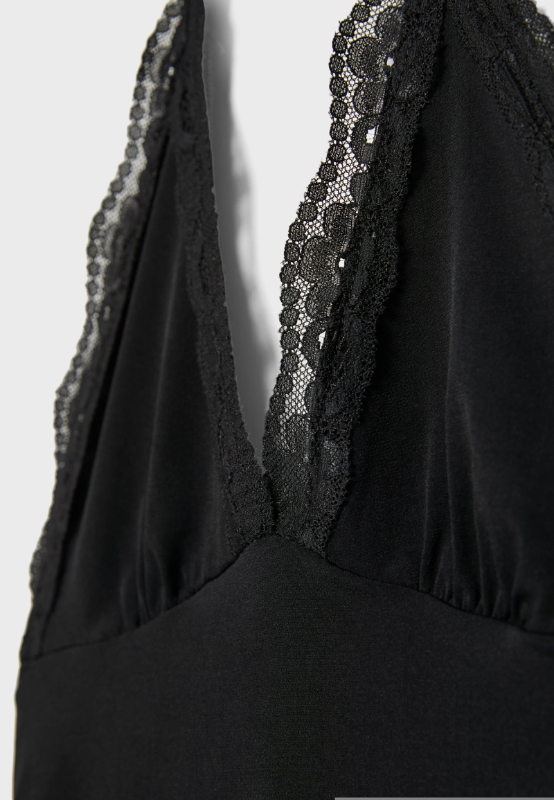 Топ с горловиной халтер и кружевом