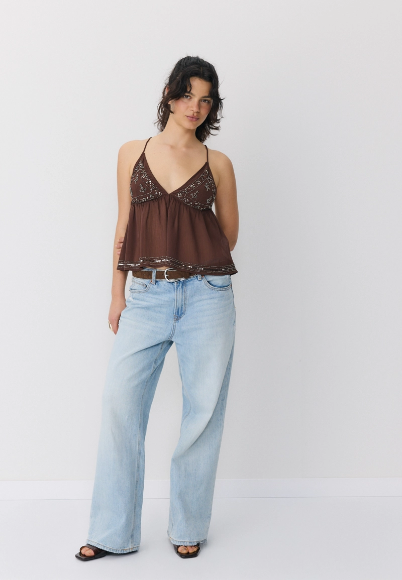 Топ на бретелях с вышивкой