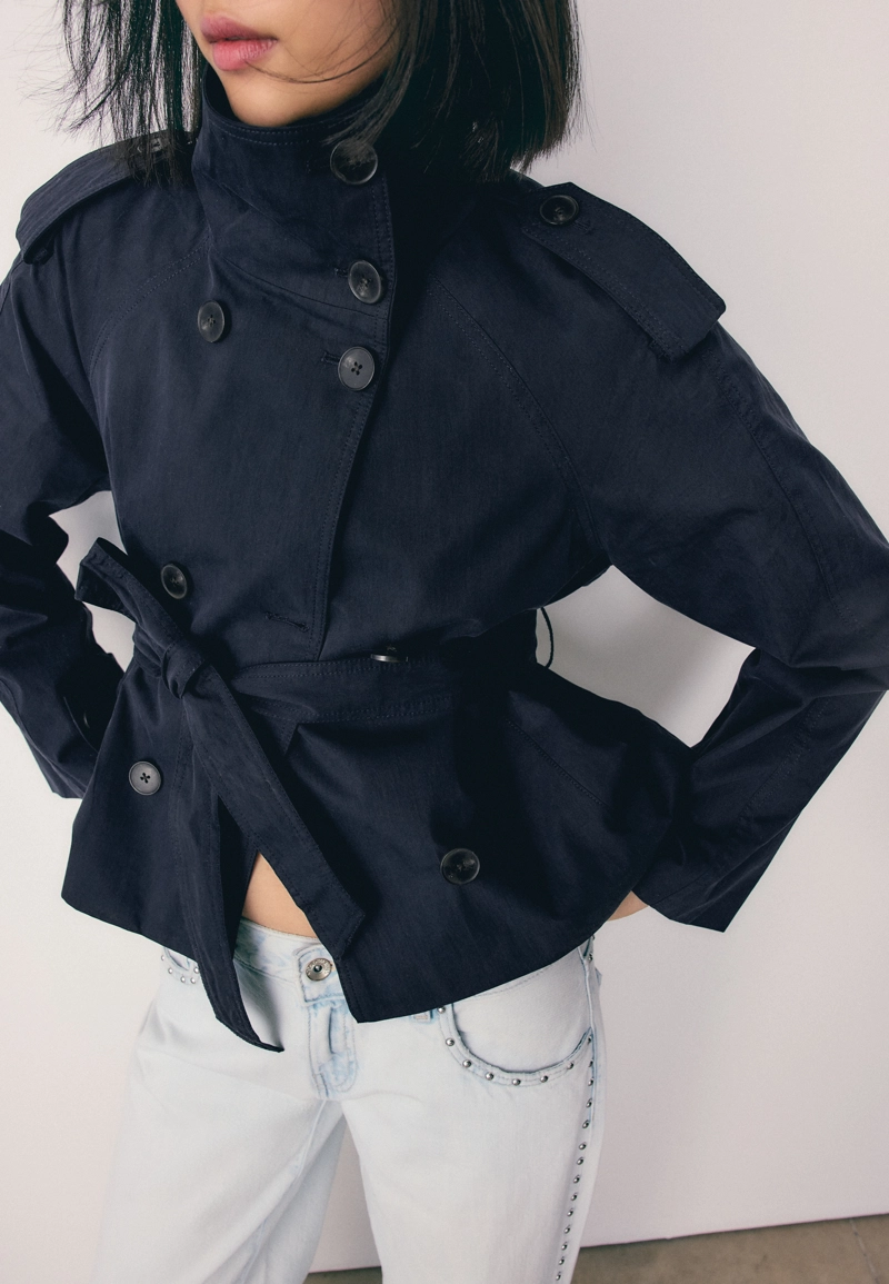 Тренч с высоким воротником и поясом