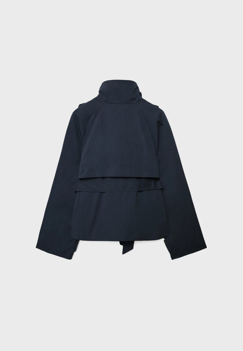 Тренч с высоким воротником и поясом