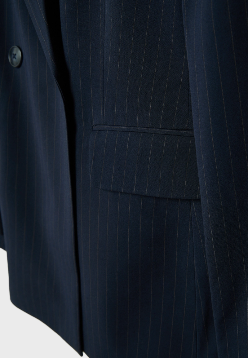 Приталенный пиджак в полоску