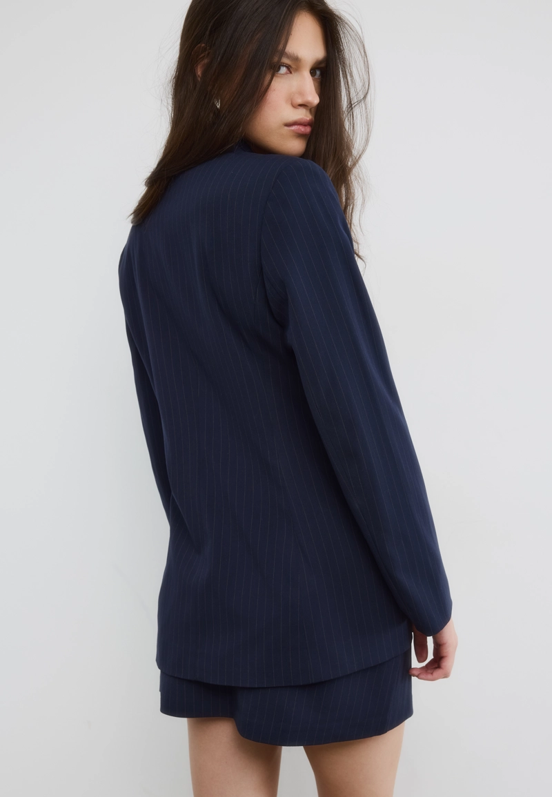 Приталенный пиджак в полоску