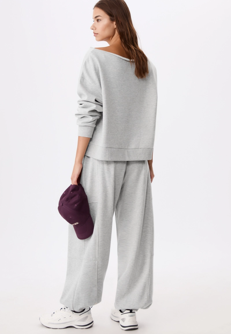 Базовая толстовка с открытыми плечами