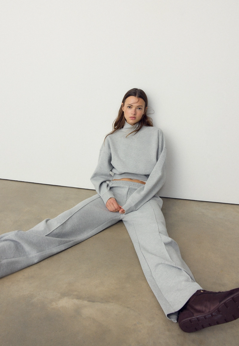 Брюки-джоггеры из мягкого интерлока