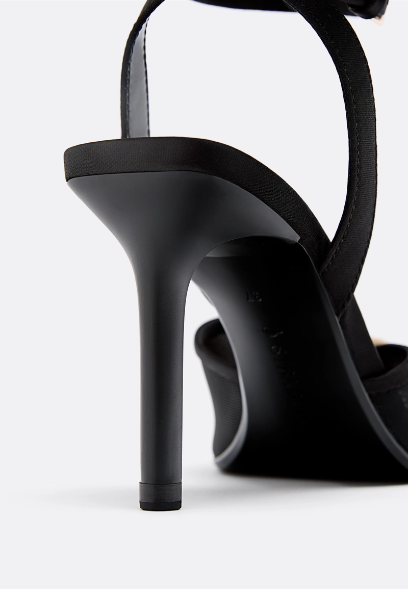 Босоножки на каблуке из сетки с металлическими деталями