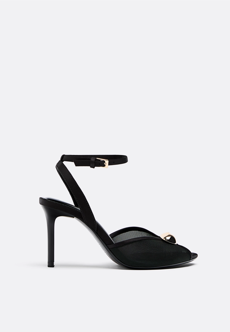 Босоножки на каблуке из сетки с металлическими деталями