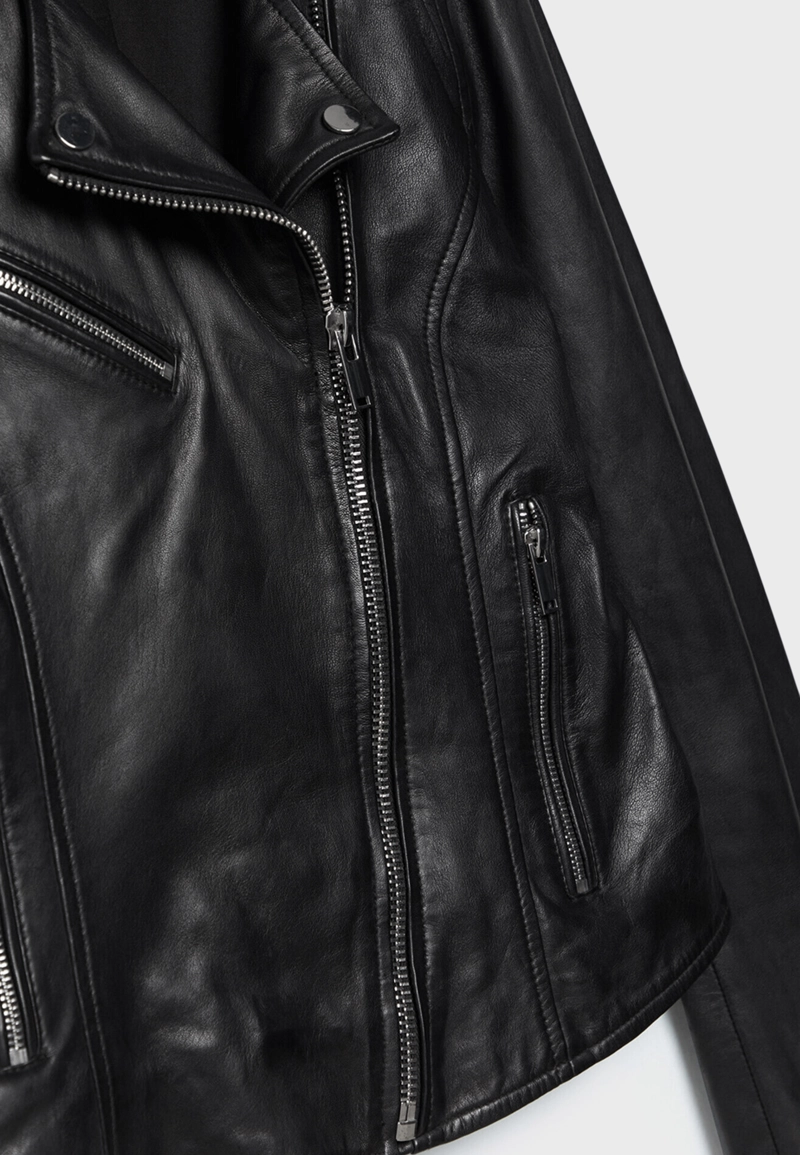 Кожаная куртка в байкерском стиле