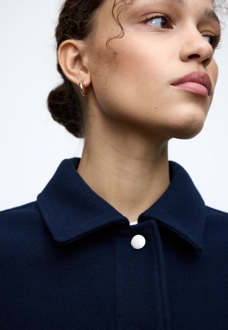 Укороченная куртка из мягкой ткани