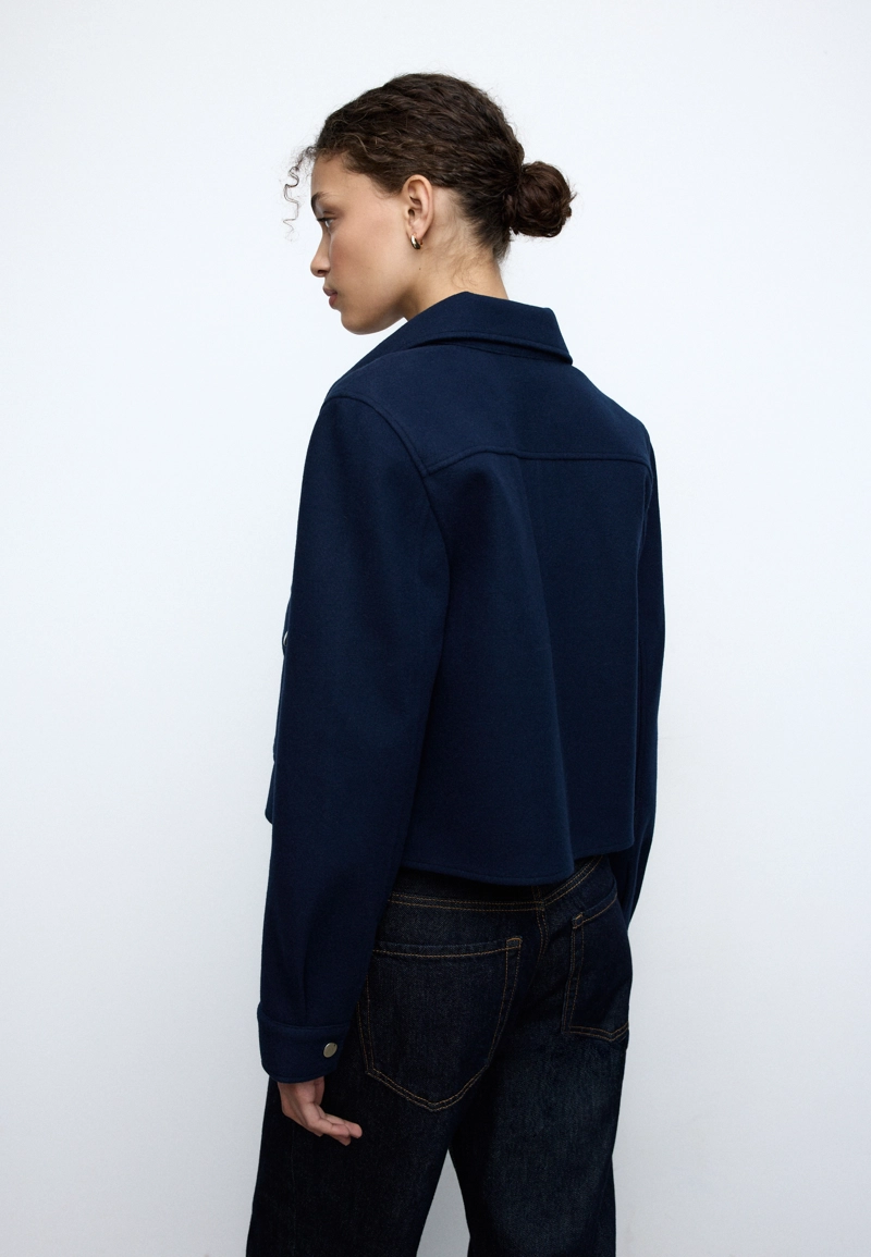 Укороченная куртка из мягкой ткани