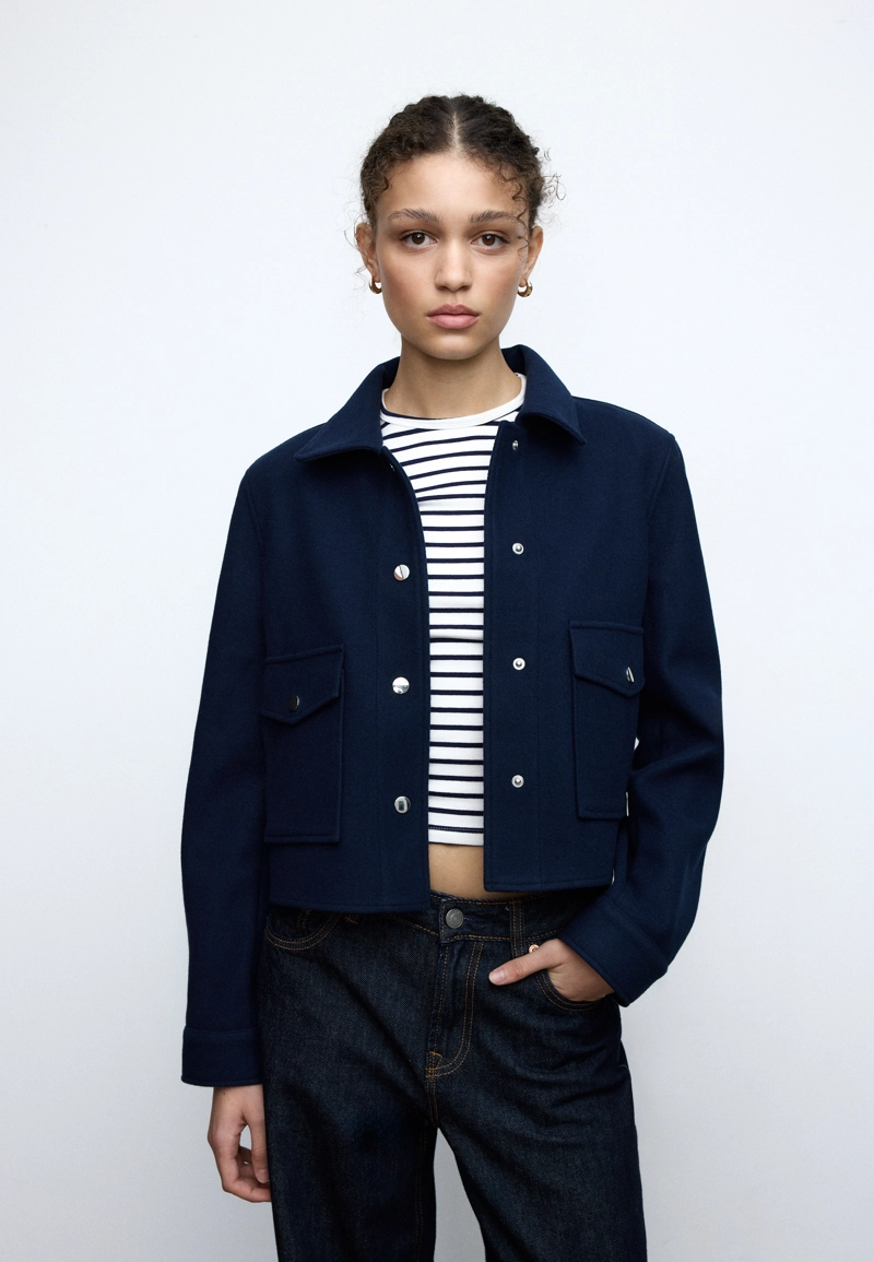 Укороченная куртка из мягкой ткани