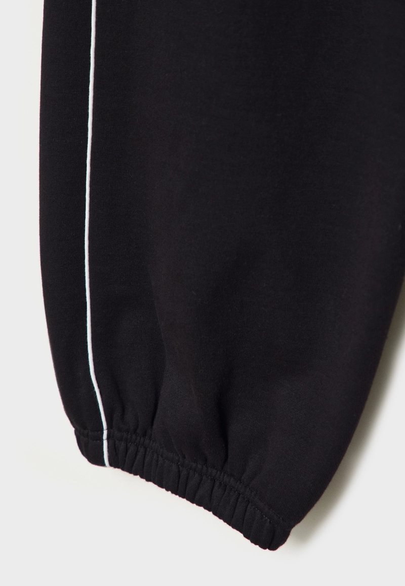 Брюки-джоггеры с кантом