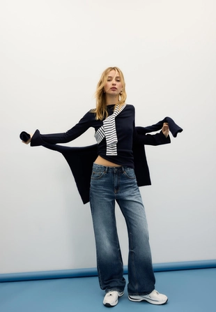 Джинсы прямого кроя- Заказать в России