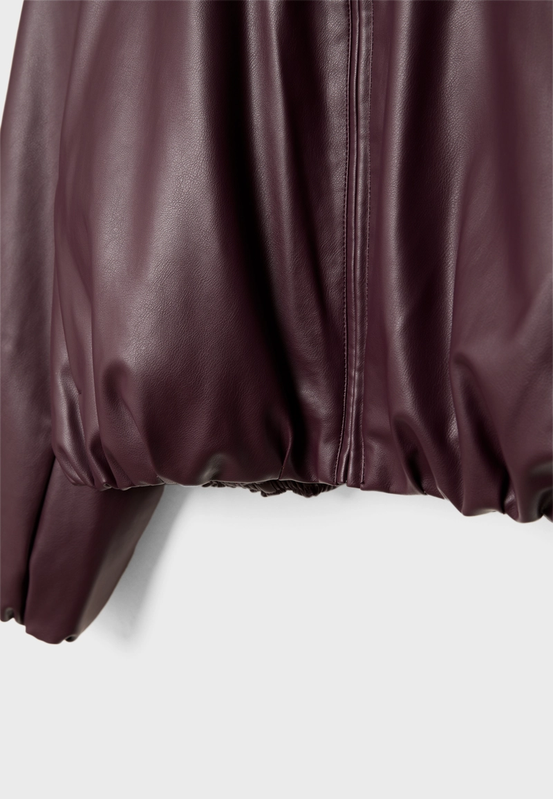 Стеганая куртка-бомбер из искусственной кожи