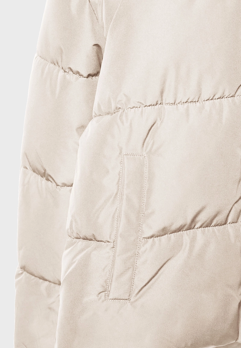 Стеганая куртка с капюшоном