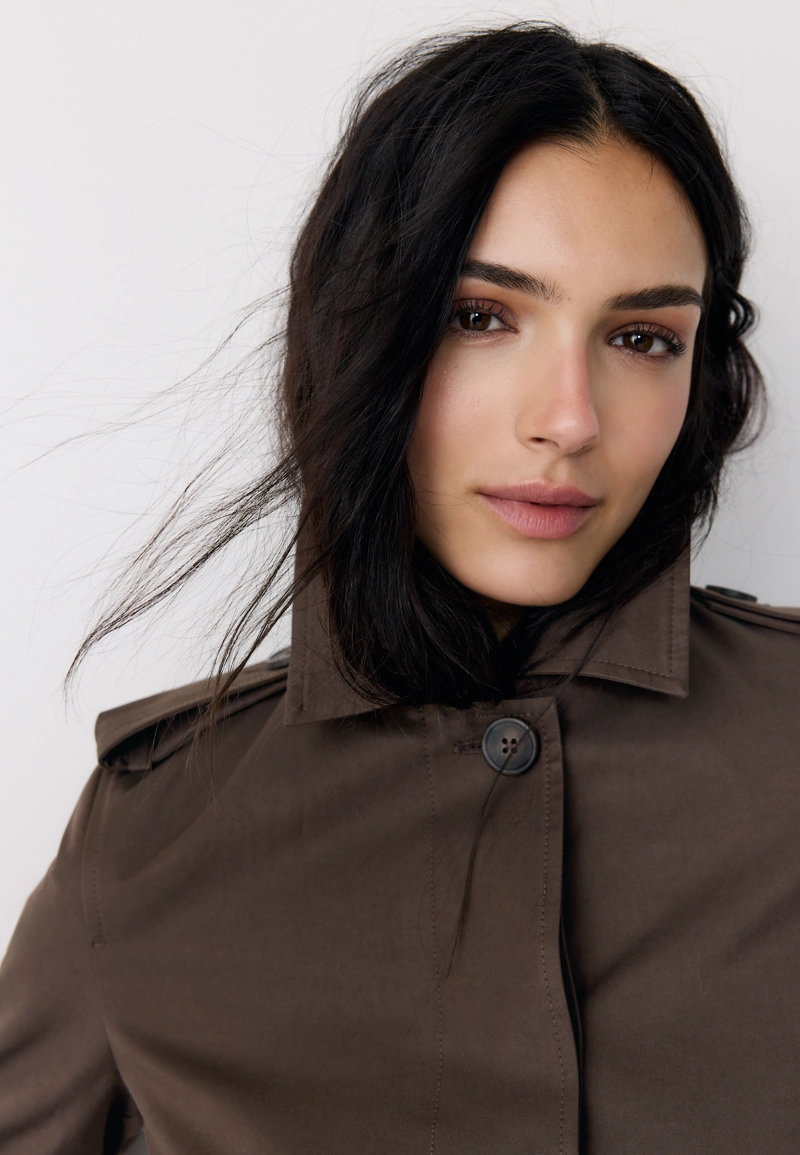 Длинный тренч на одной пуговице