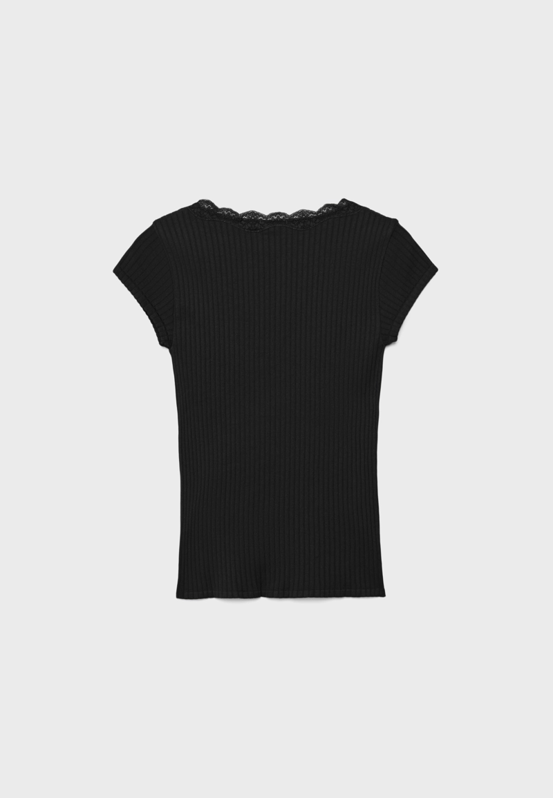 Футболка в рубчик с V-образным вырезом и кружевом