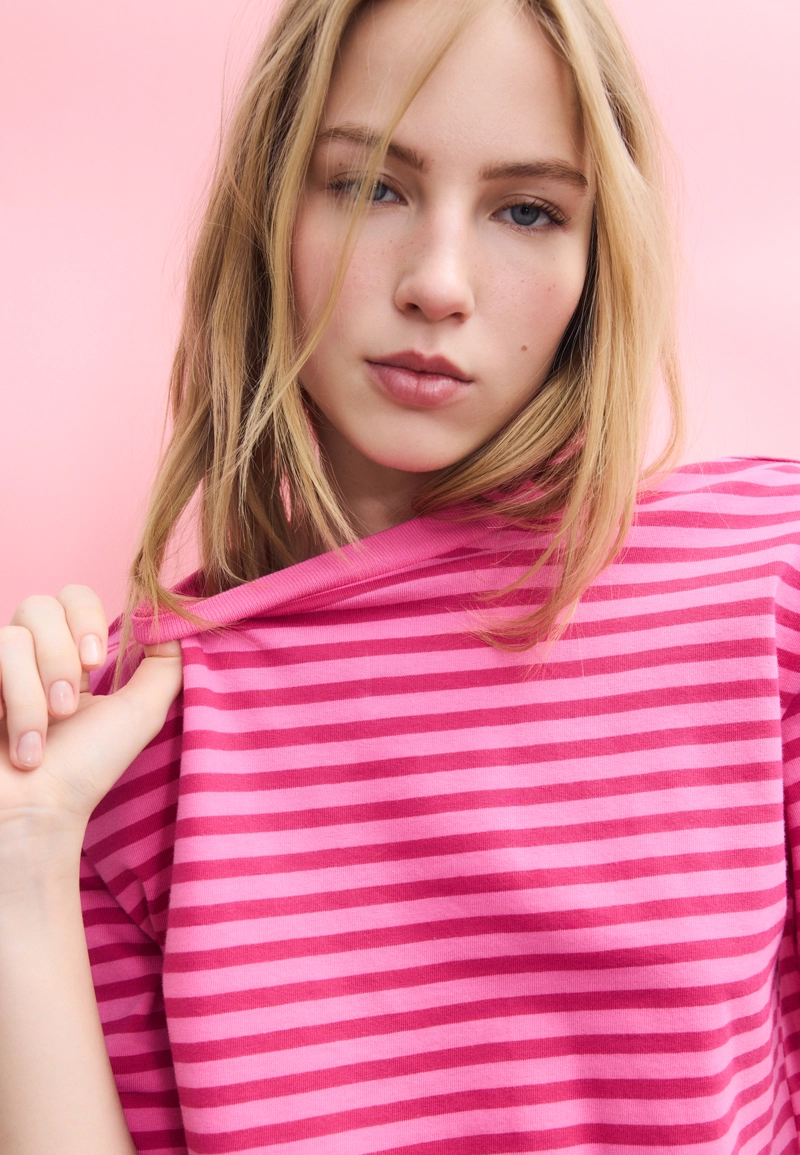 Полосатая футболка с короткими рукавами