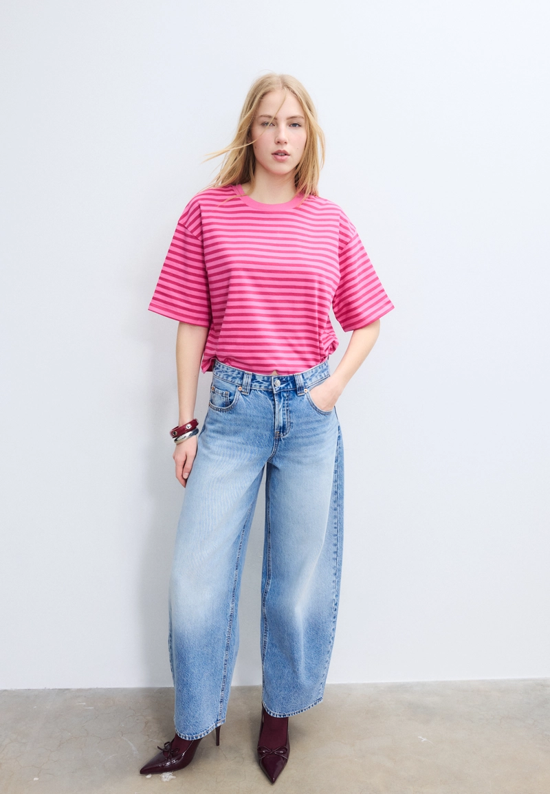 Полосатая футболка с короткими рукавами