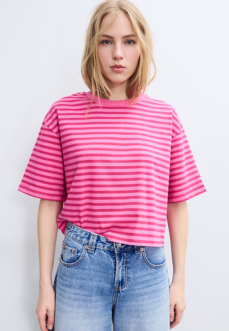 Полосатая футболка с короткими рукавами