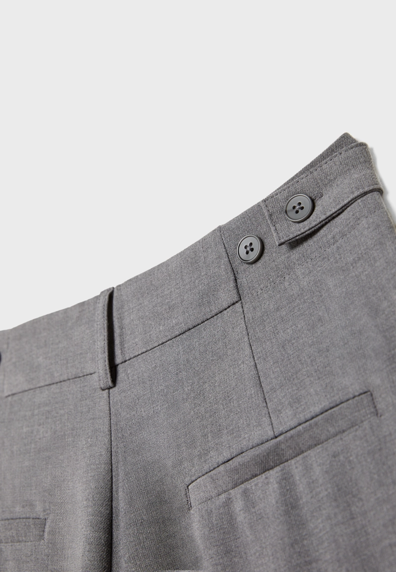 Регулируемые брюки очень широкого кроя