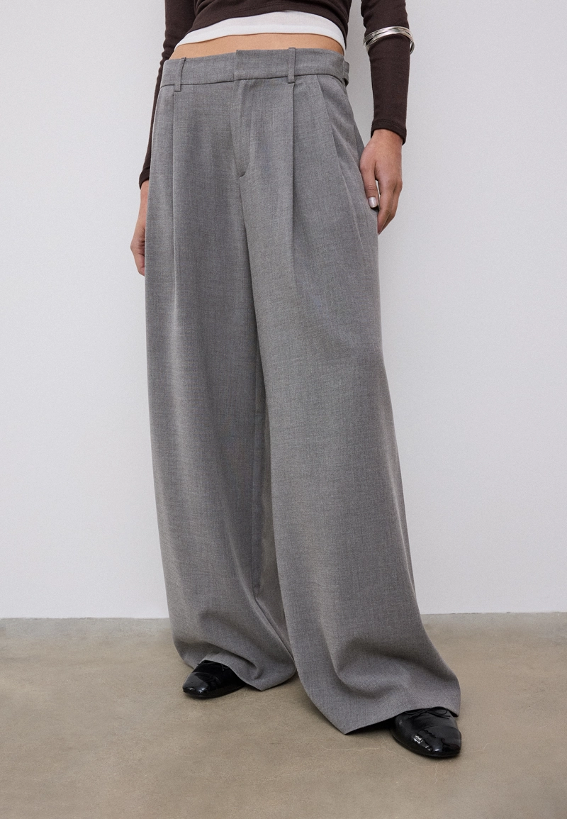 Регулируемые брюки очень широкого кроя