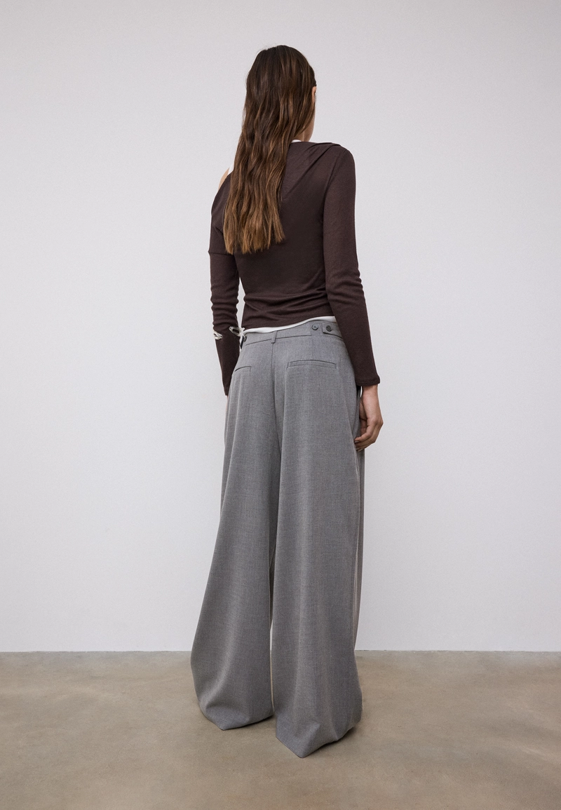 Регулируемые брюки очень широкого кроя