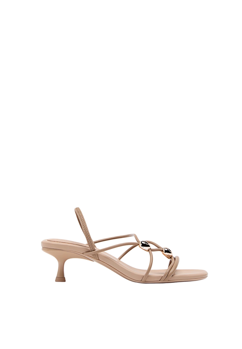 Босоножки на среднем тонком каблуке, с металлической отделкой