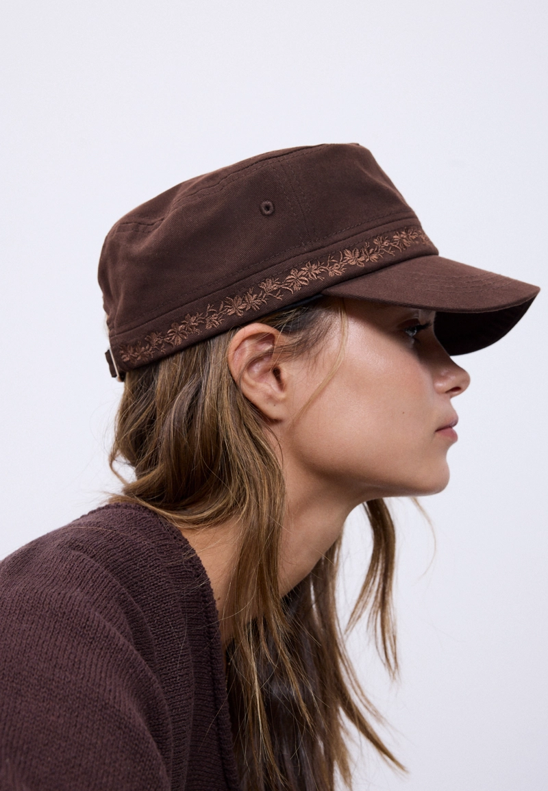 Кепка с вышивкой