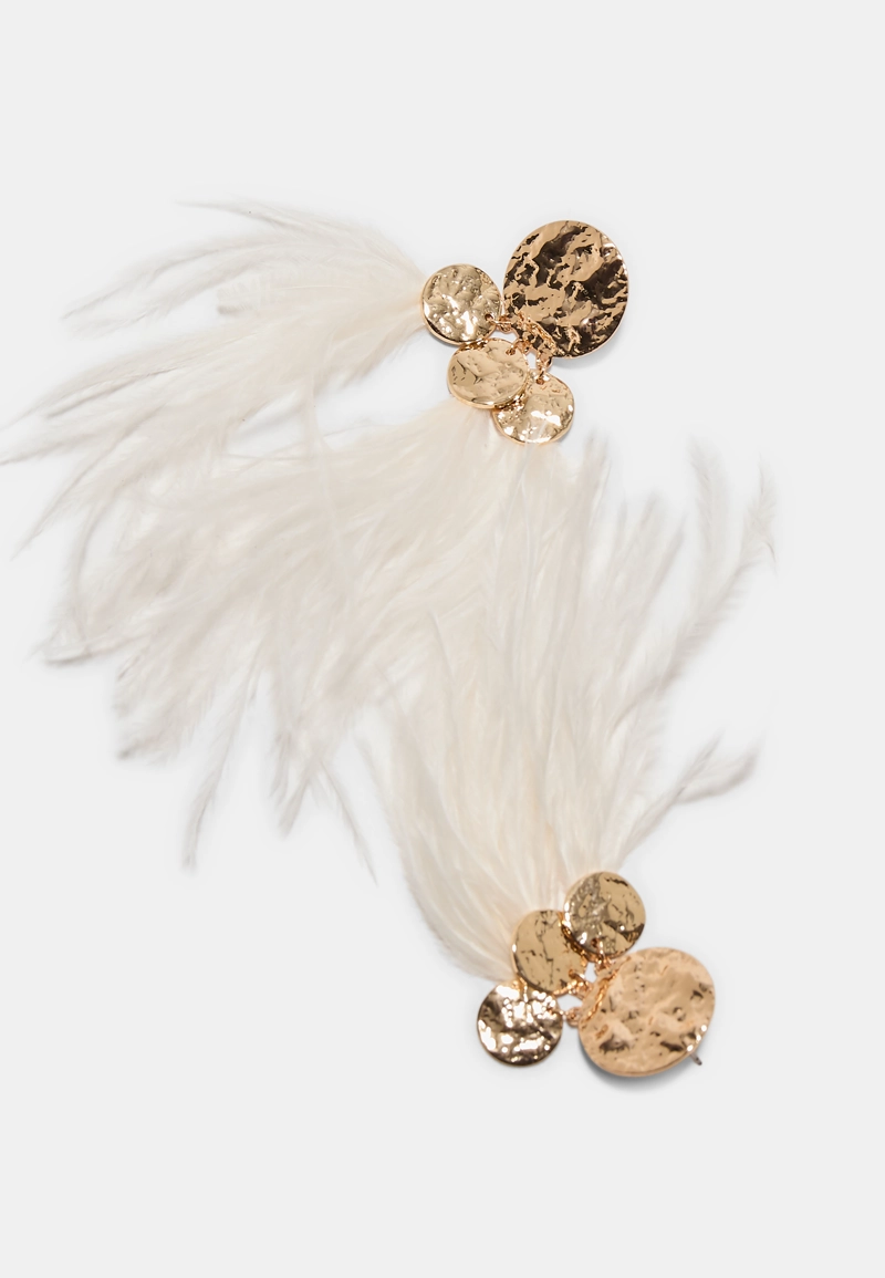 Длинные серьги с текстурированными элементами и перьями