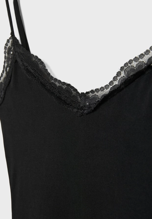 Длинное вязаное платье на бретелях с кружевом- Заказать в России