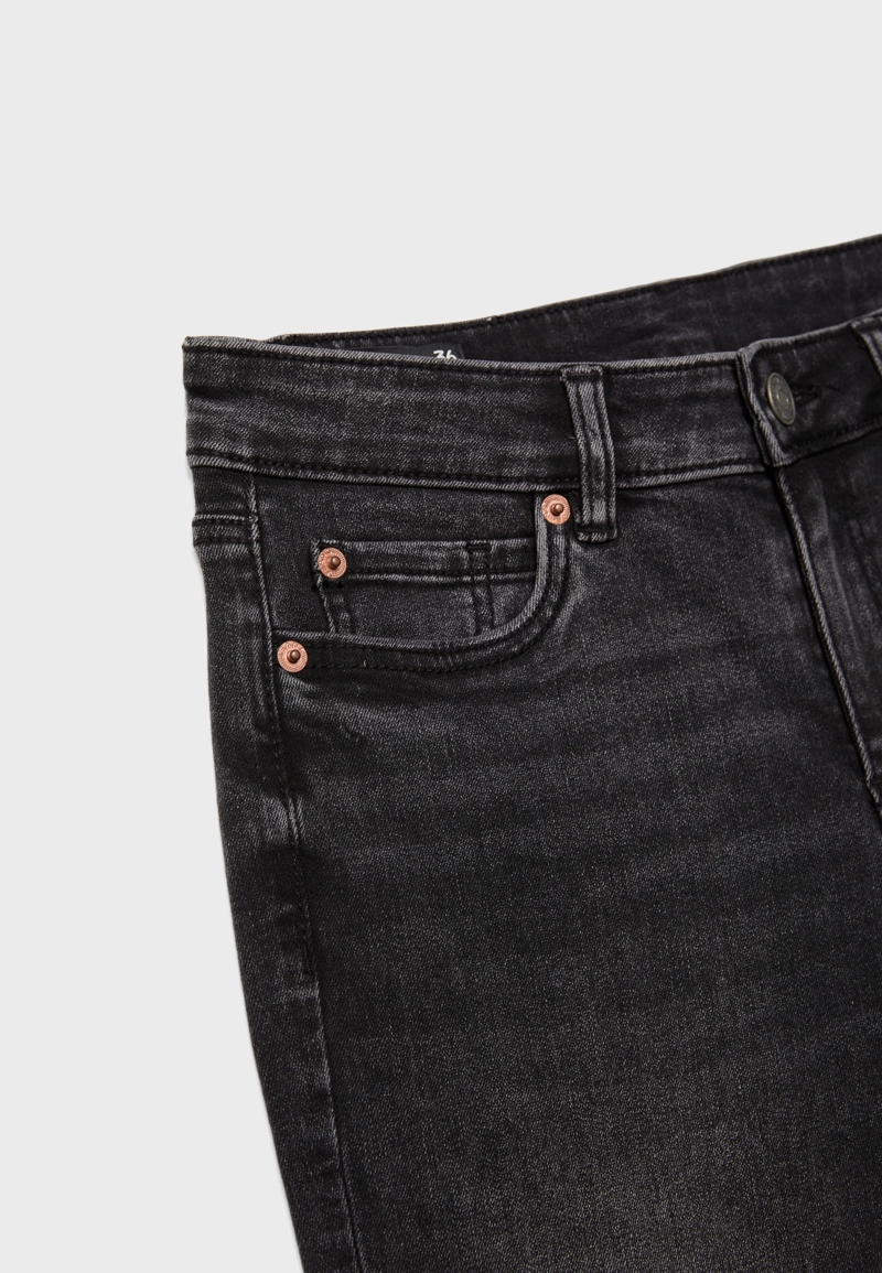 Джинсы D67 зауженные клеш