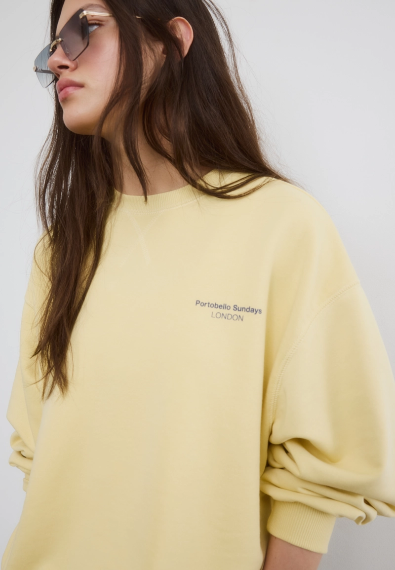 Толстовка с длинными рукавами, круглым вырезом и надписью