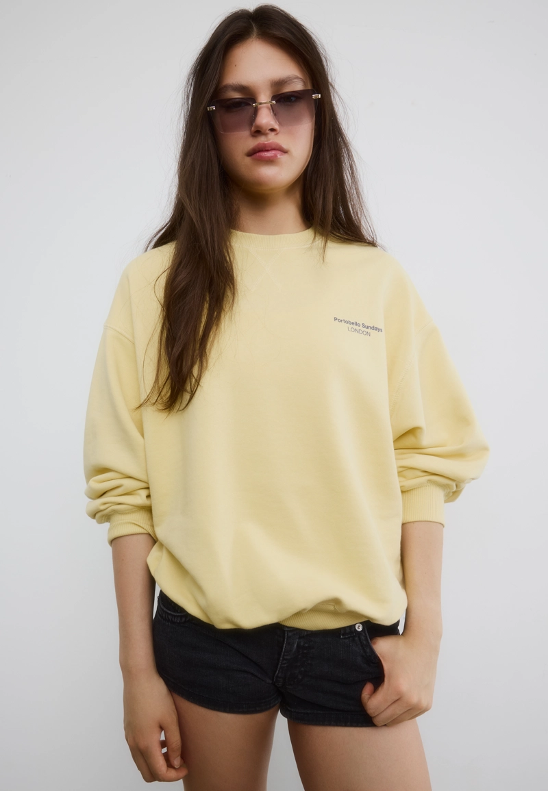 Толстовка с длинными рукавами, круглым вырезом и надписью