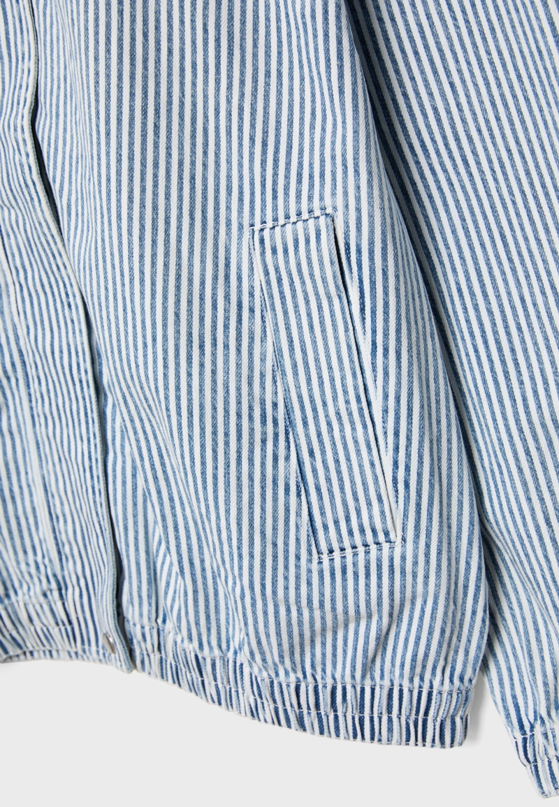 Джинсовая куртка в полоску