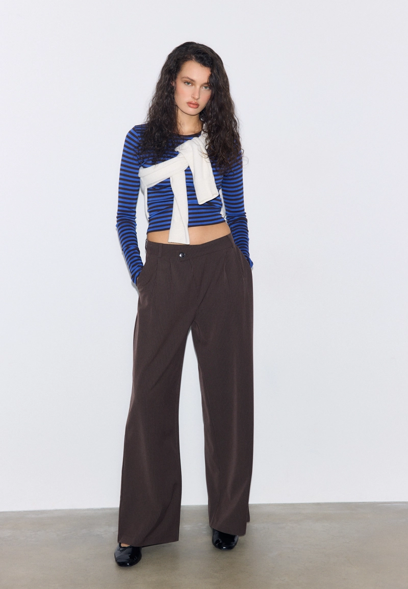 Базовая футболка из хлопка в полоску с длинными рукавами