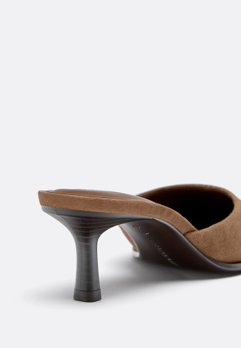 Кожаные туфли-мюли на каблуке