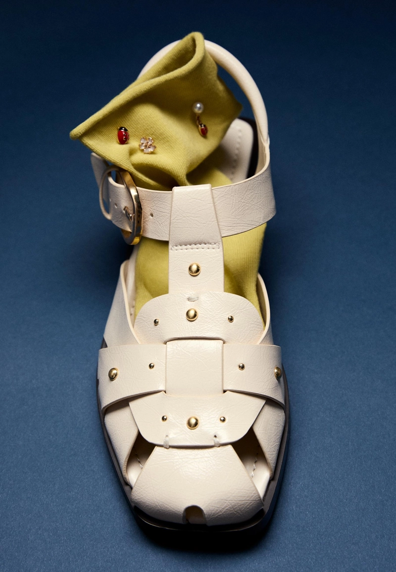 Сандалии с ремешками из искусственной кожи, с заклепками