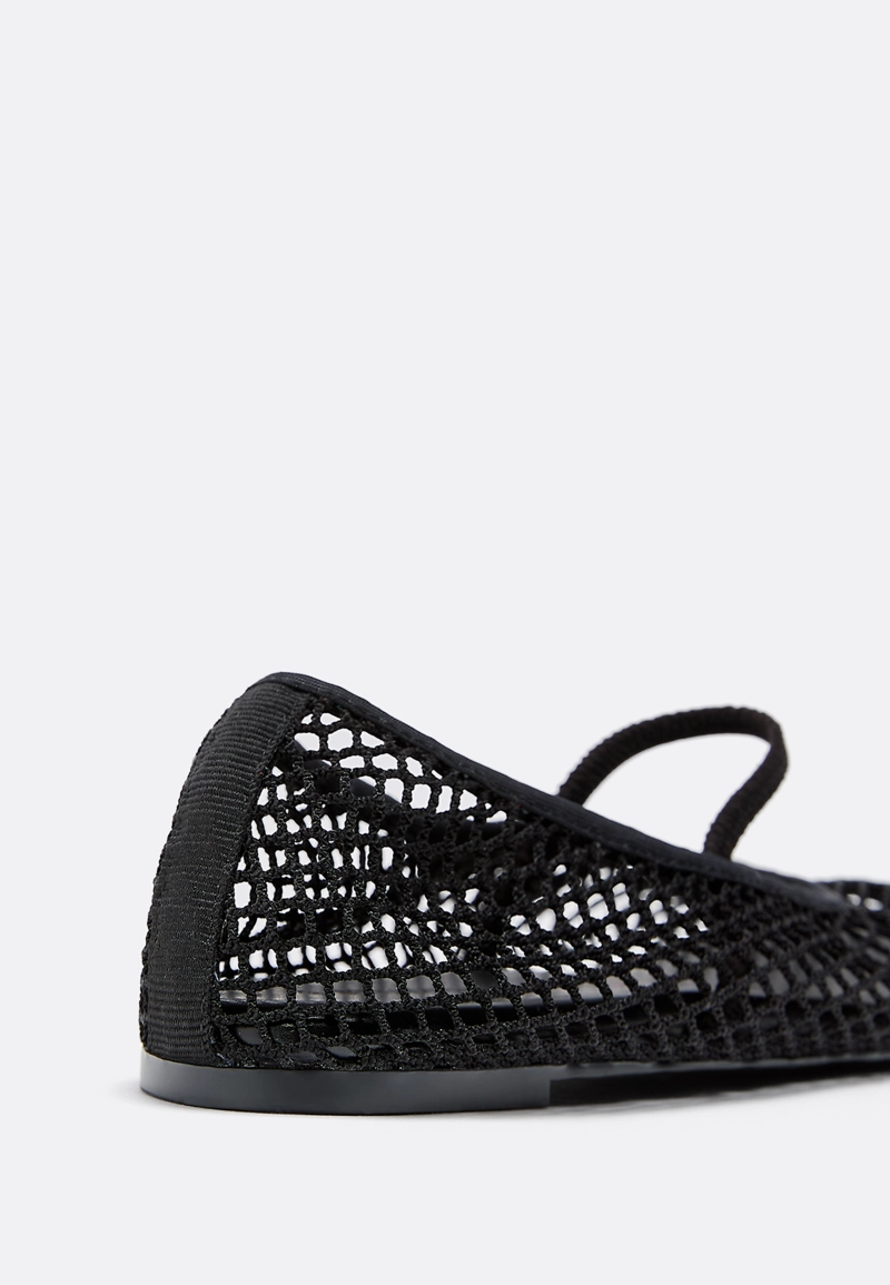 Balerini din plasă cu baretă