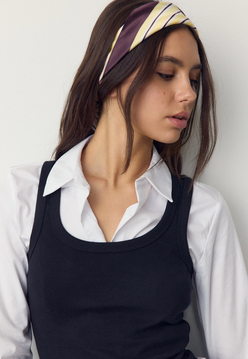 Платок в контрастную полоску