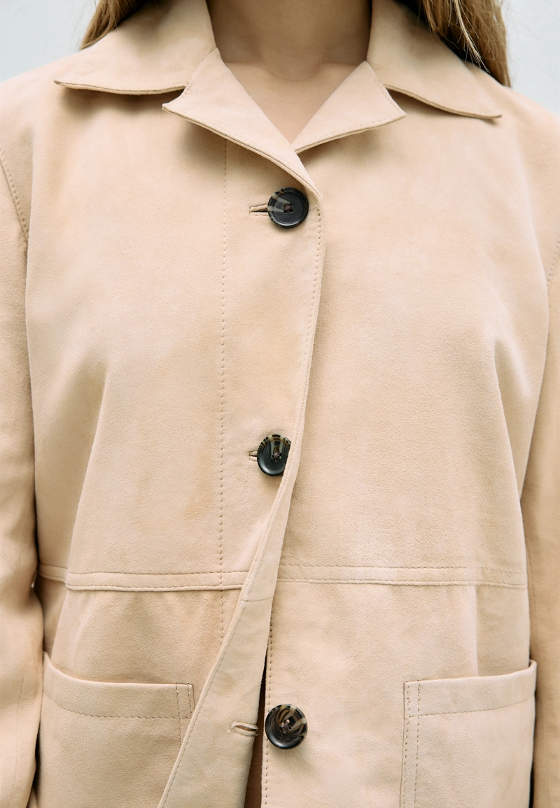 Кожаная куртка с карманами