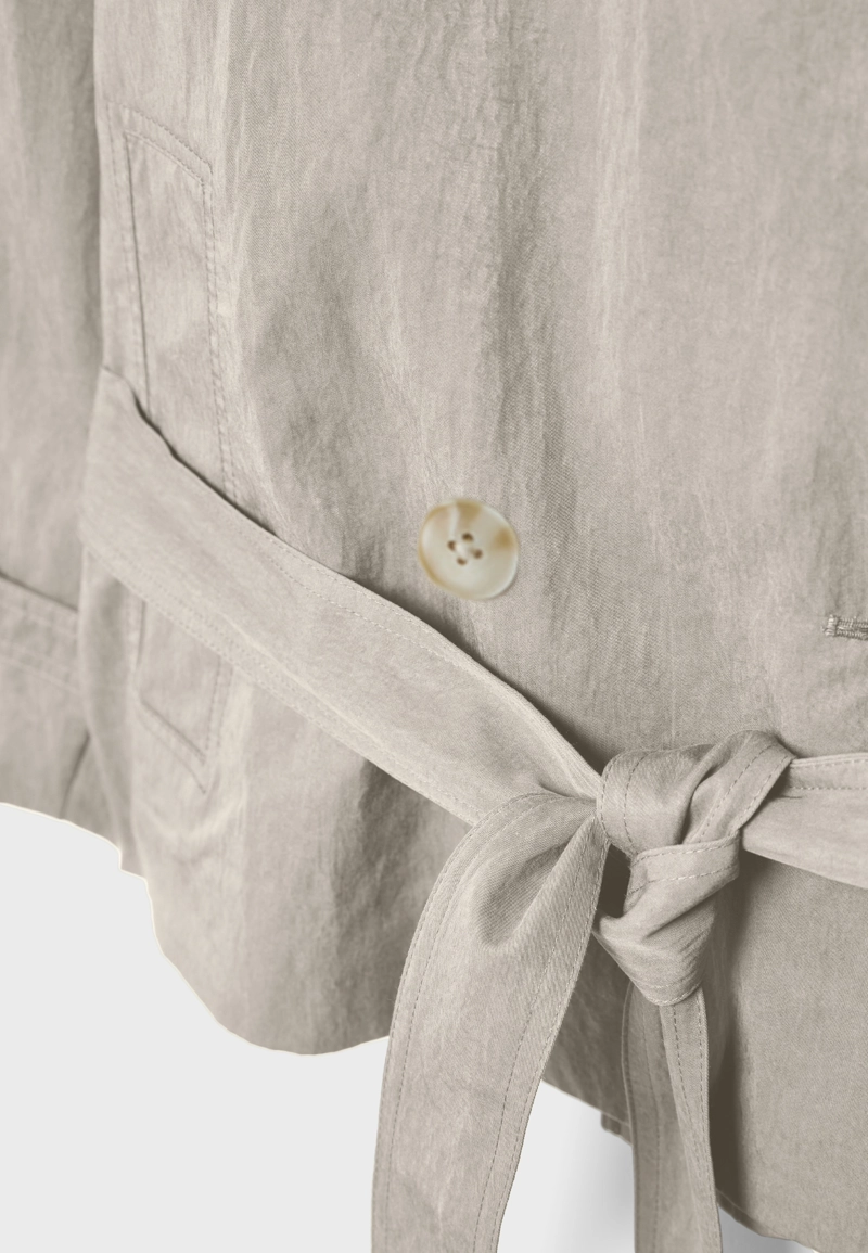 Тренч с высоким воротником