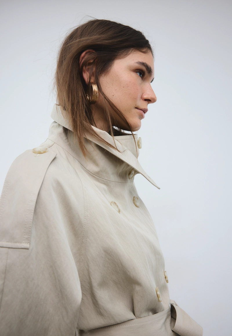 Тренч с высоким воротником