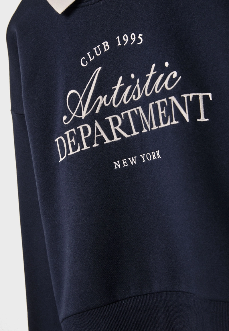 Вышитая толстовка с воротником поло