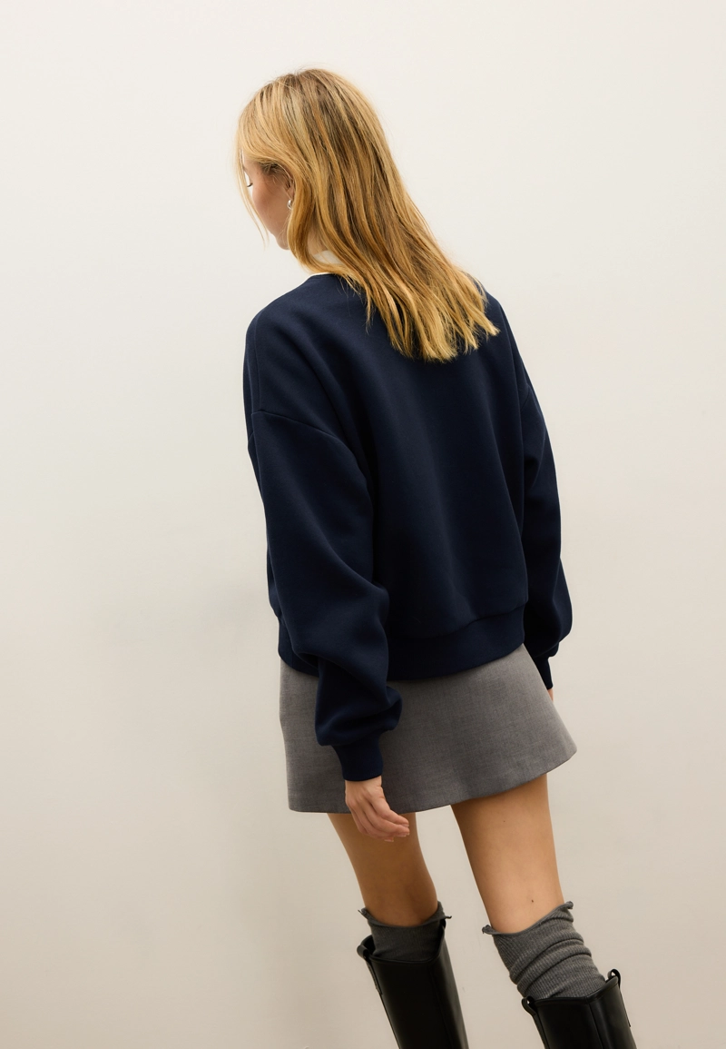 Вышитая толстовка с воротником поло