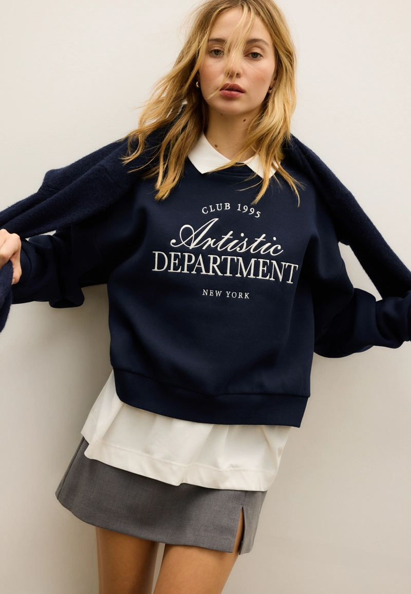 Вышитая толстовка с воротником поло