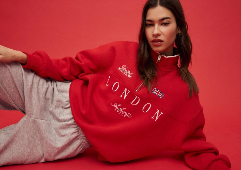 Толстовка на молнии с вышивкой