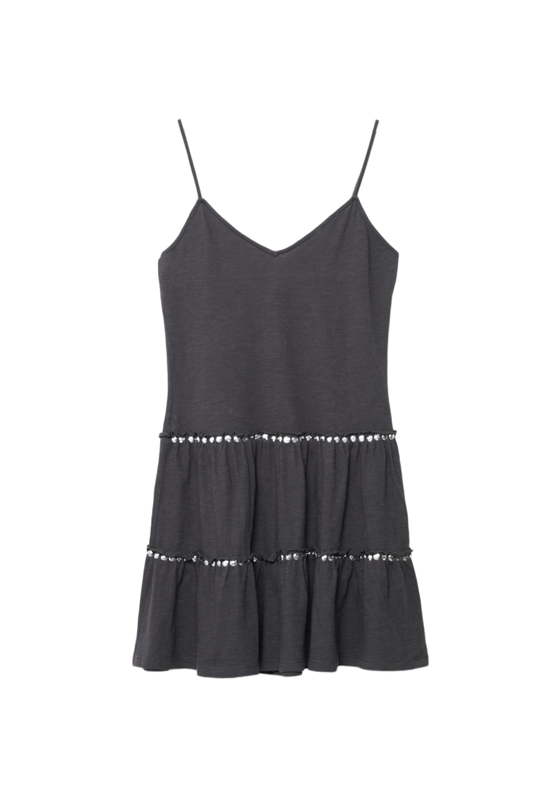 Платье с воланами и заклепками