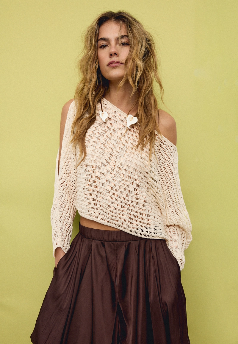 Вязаный свитер-накидка с лентой