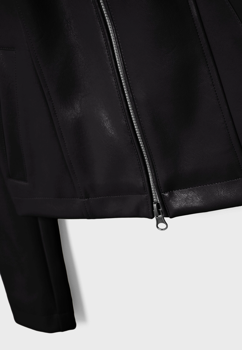 Приталенная куртка из искусственной кожи